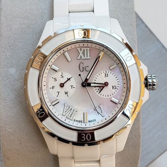 New GUESS COLLECTION White Sapphire Crystal Watch - Picture 1 of 9